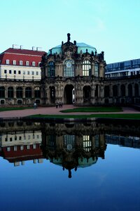 Kennel mirroring historic center