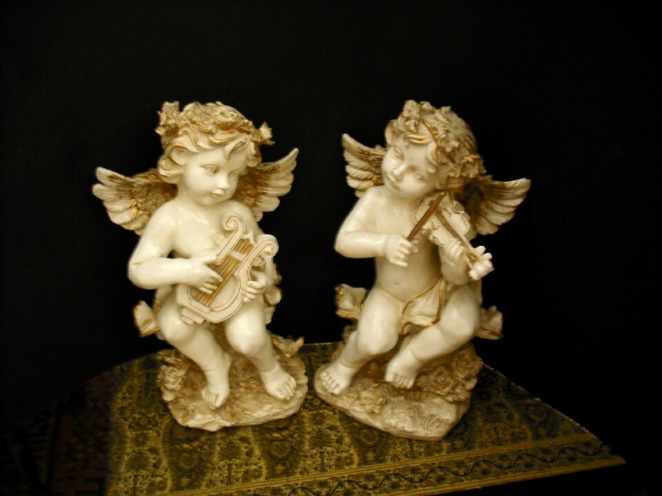 Angels statuettes pottery