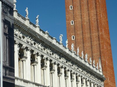 Statue sculptures building