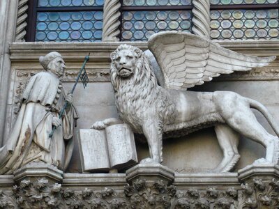 Italy lion statue photo