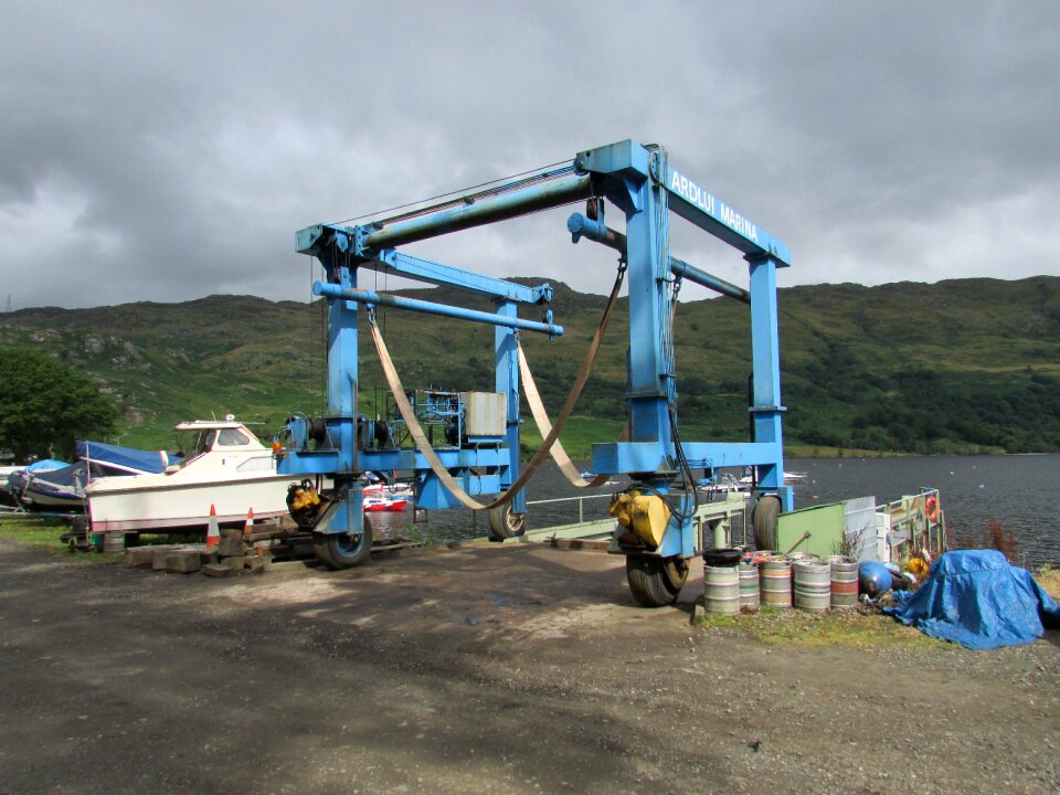 Jetty water boat lift