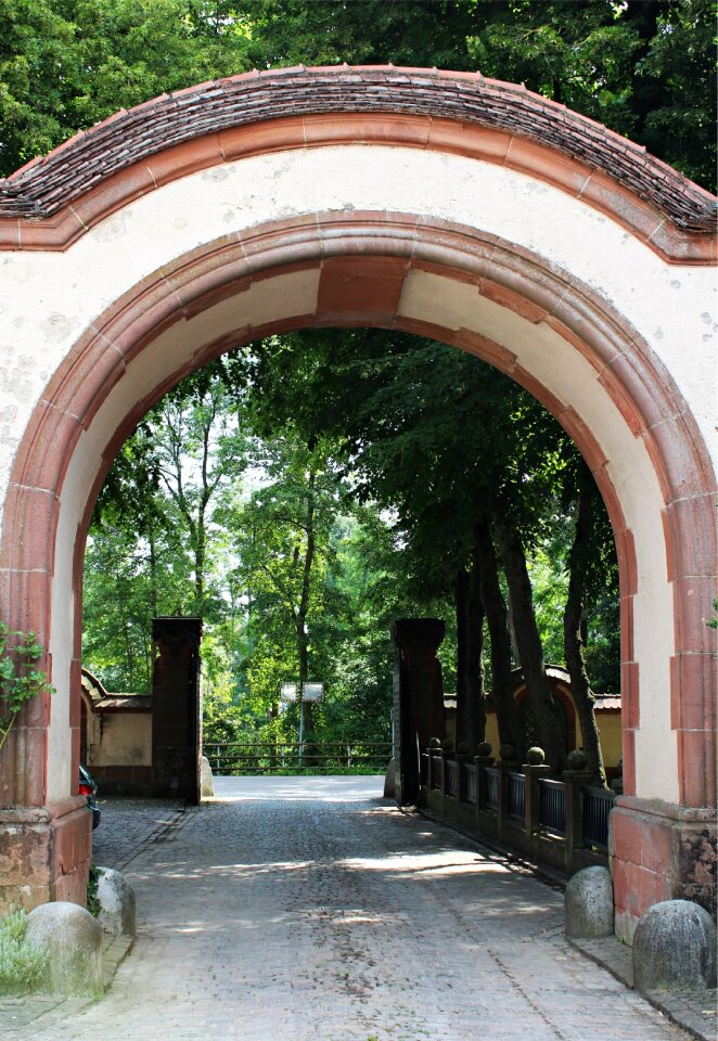 Stately passage goal