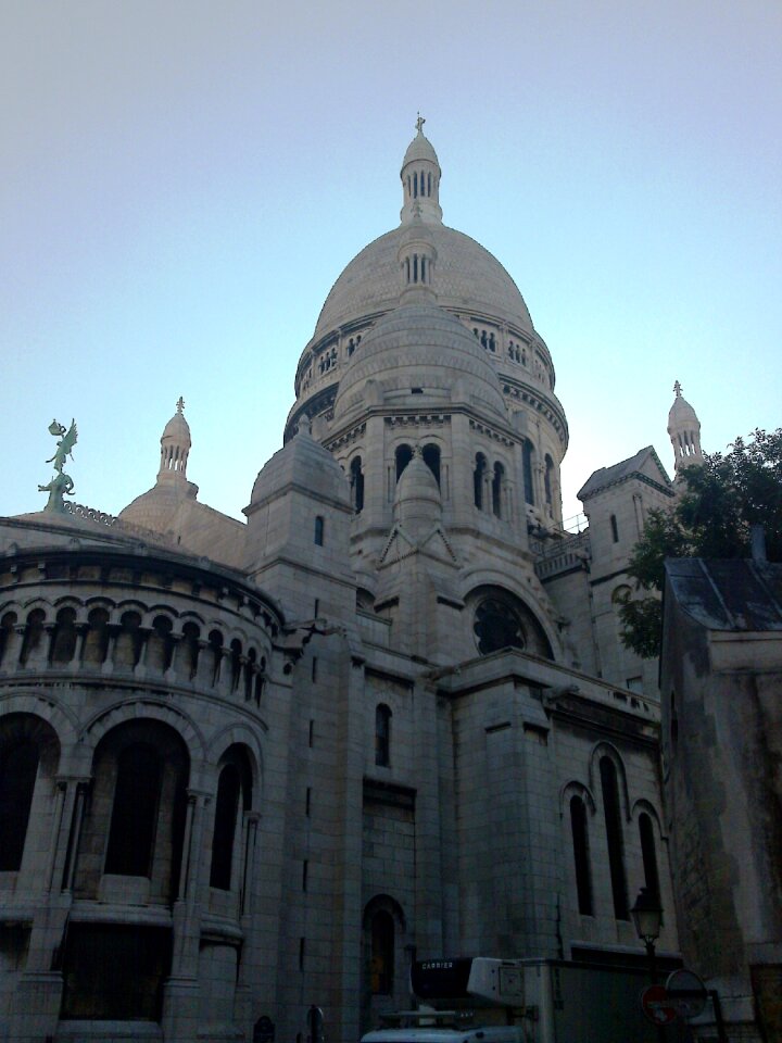 Montmartre building french photo