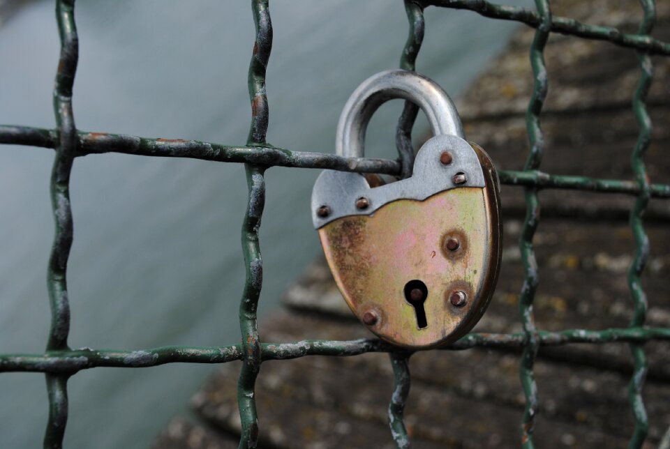 Capping close to key hole