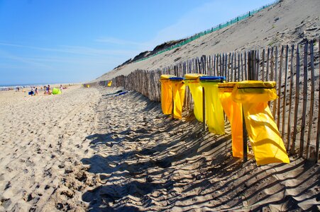 Fence dune waste collector