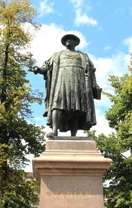 Bronze vadian city father