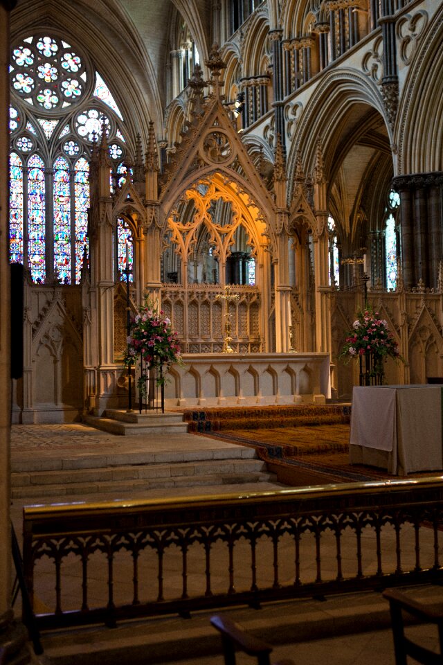 Screen west facing altar christianity