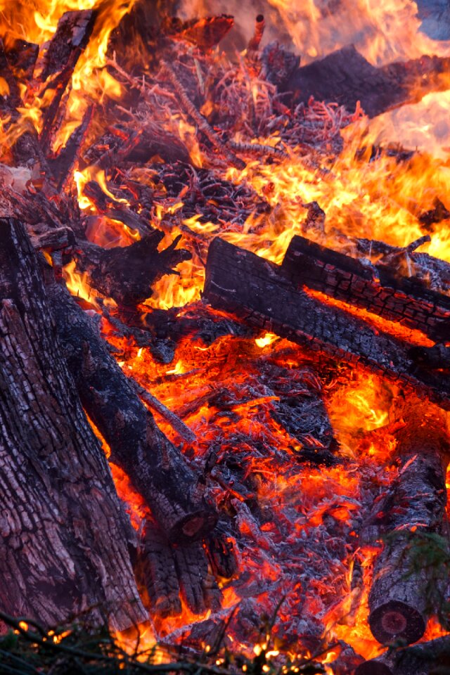 Campfire yellow heat