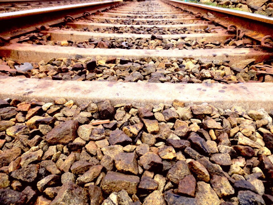 Rails metal transport