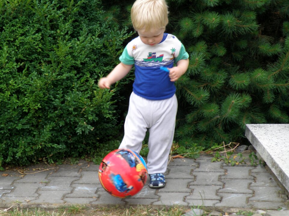Child ball game