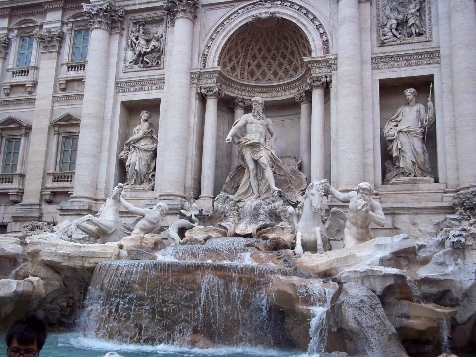 Fontana sculpture source