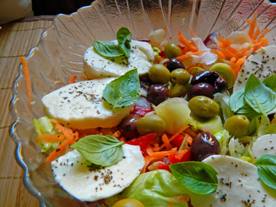 Olives lunch basil