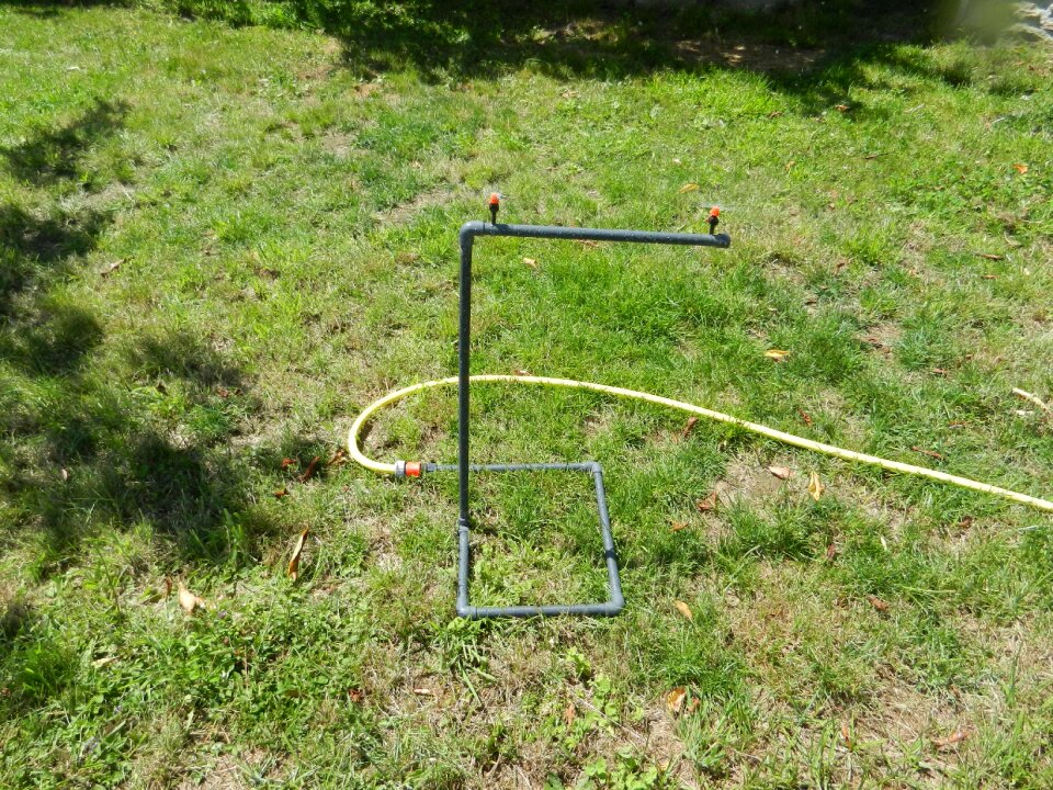 Grass garden sprinkler