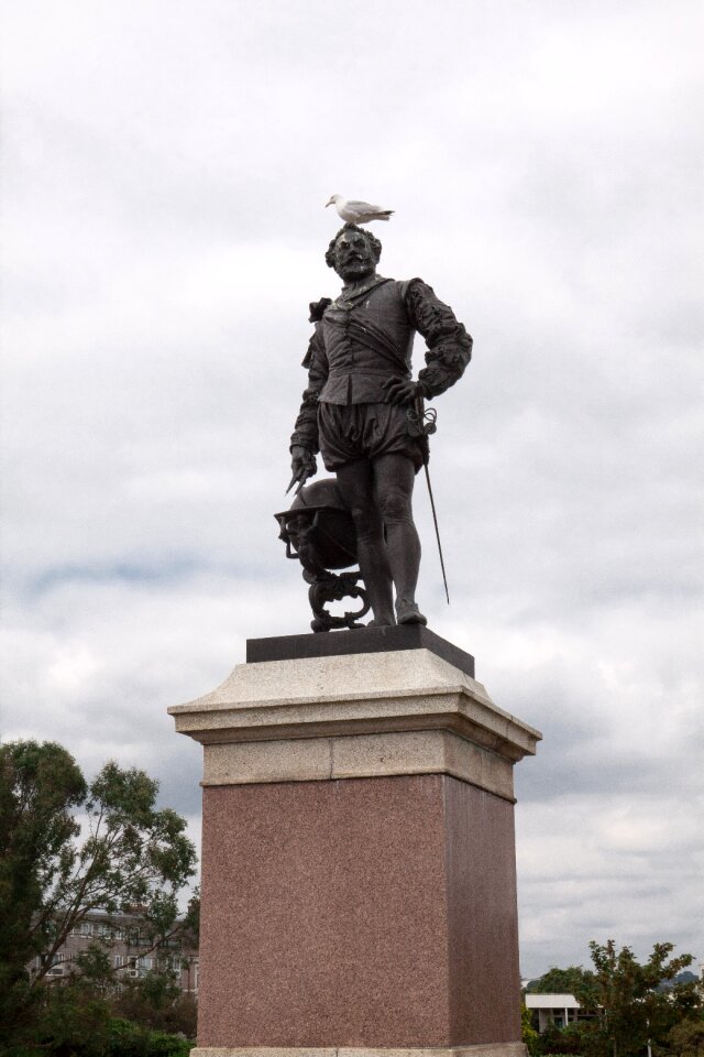 English circumnavigator monument seafaring