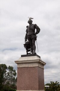 English circumnavigator monument seafaring