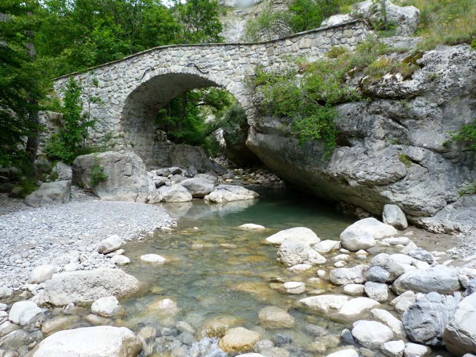 Torrent old bridge alps