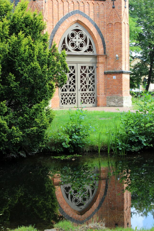 Goal mirroring water