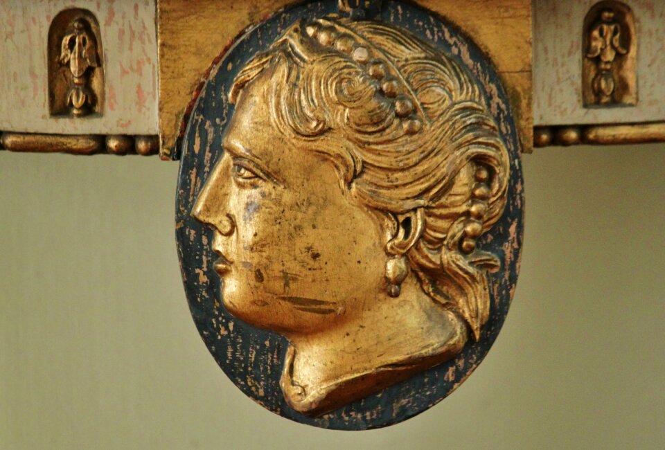 Carving art antique