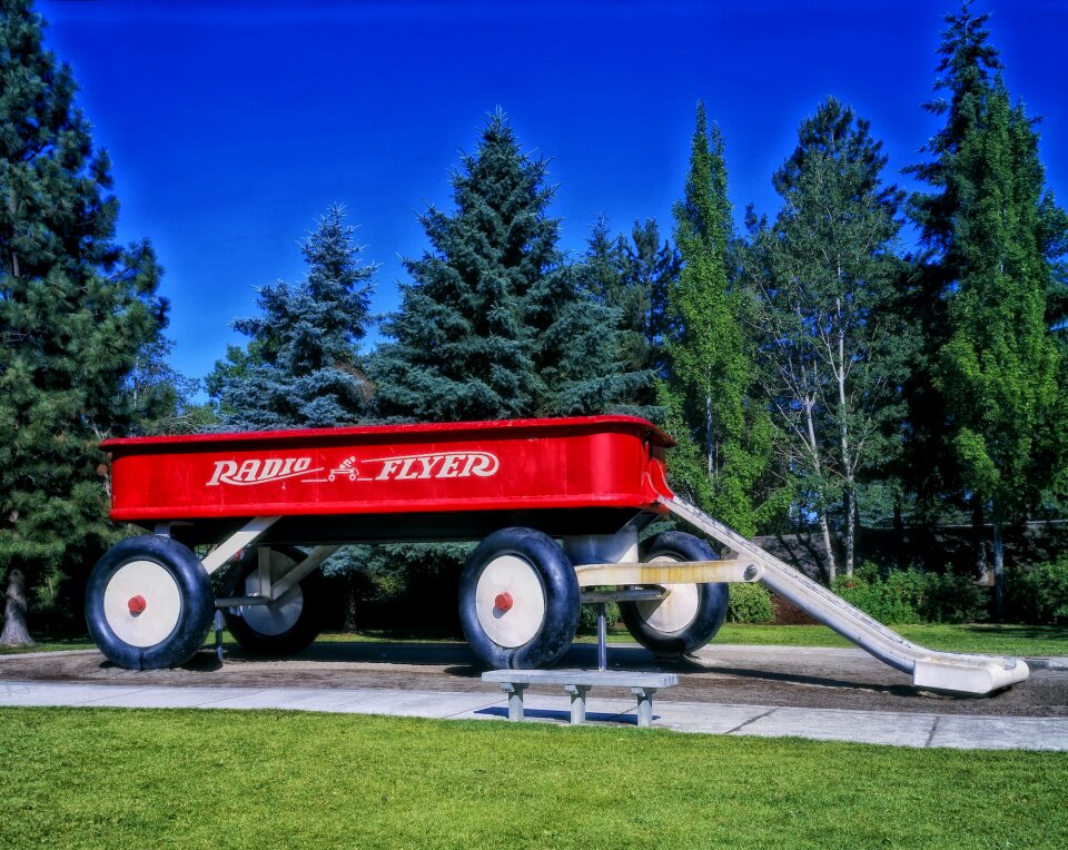 Largest radio flyer different