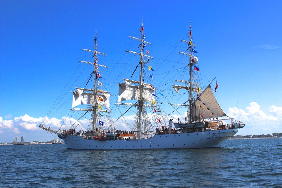 Ship shipping hanse sail
