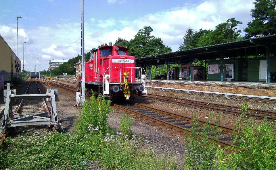 Track platform railway
