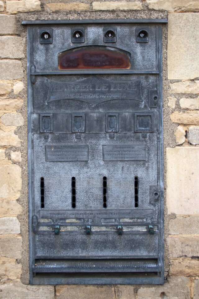 Metal construction harper deluxe stone wall