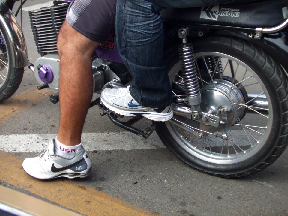 Motorcycle transport vehicle