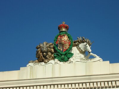 Statue england lion