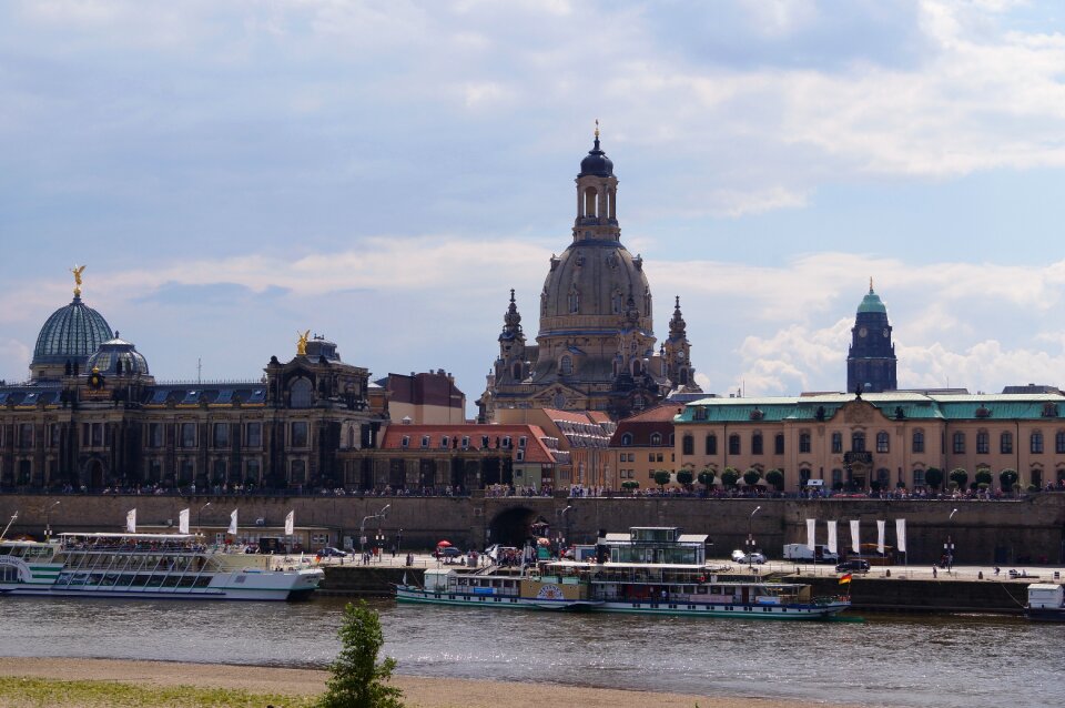 Canaletto elbe building