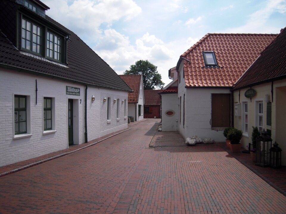 Krummhörn alley north sea