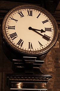 Arrow clock deadline photo