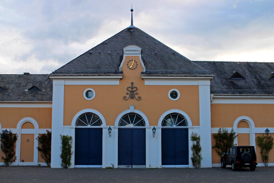 Arches house facade