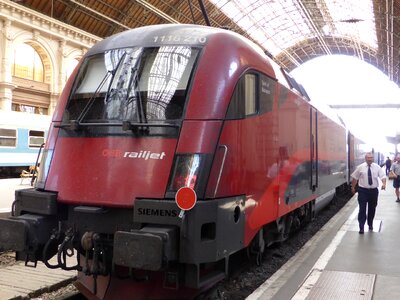 Railjet locomotive budapest photo