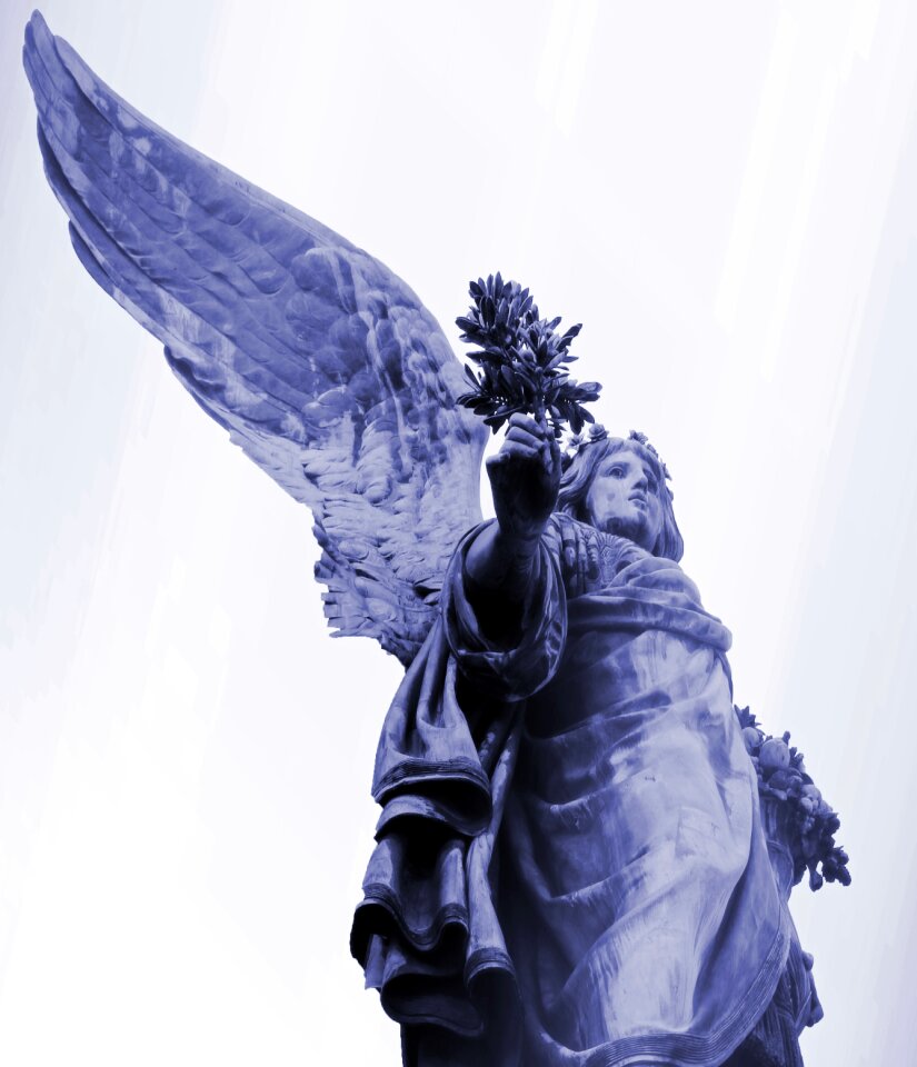 Sculpture wing statue