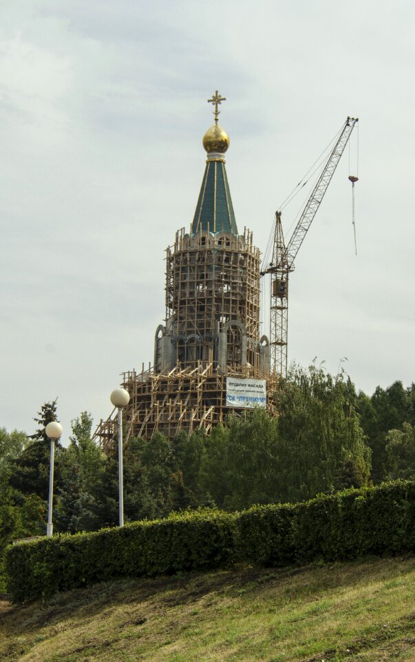 Crane building city