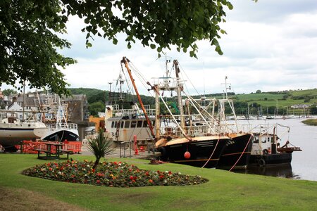 Hull masts vessel