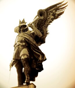Sculpture wing statue photo