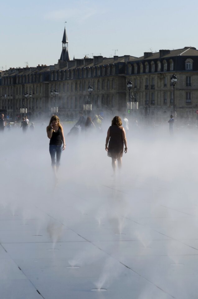 Bordeaux place de la bourse fountain