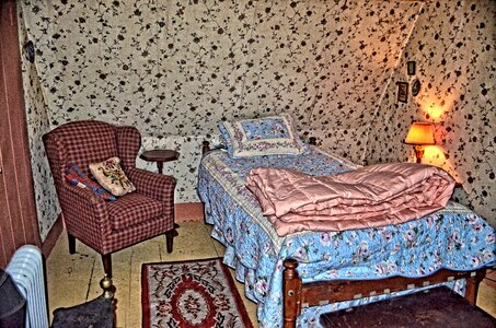 Vintage wallpaper bed