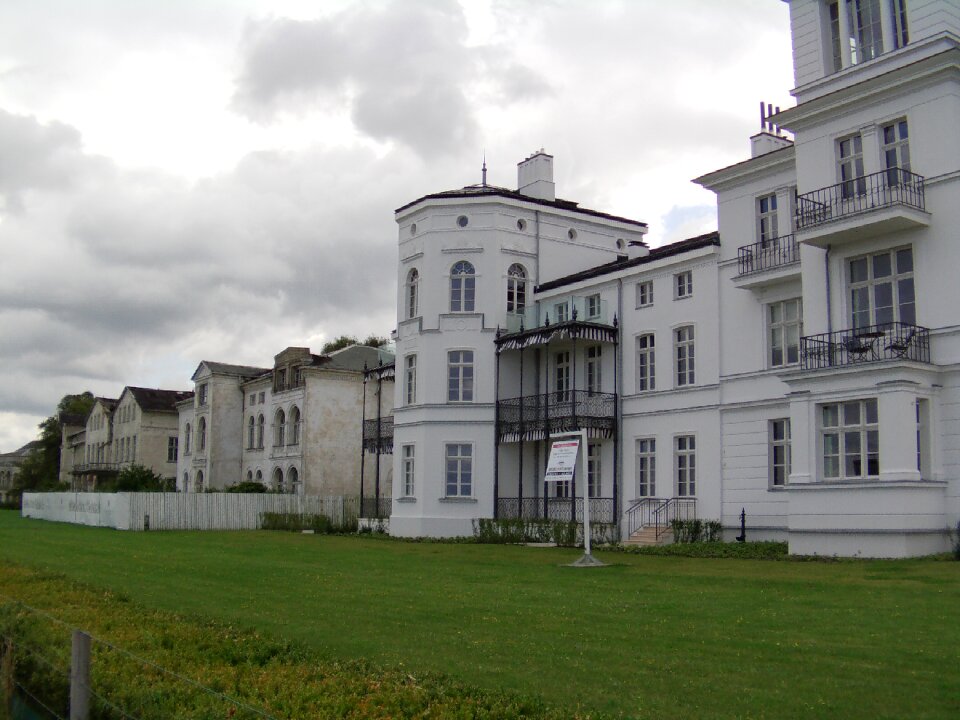 House facade architecture bowever
