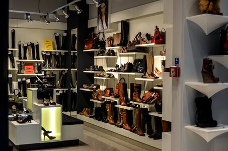 Shop shopping shelves