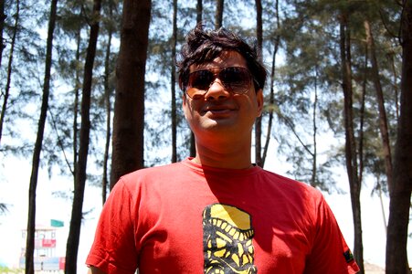 Relaxed sunglasses picnic