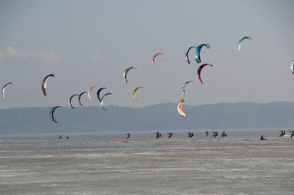 Kitesurfing ice lagoon