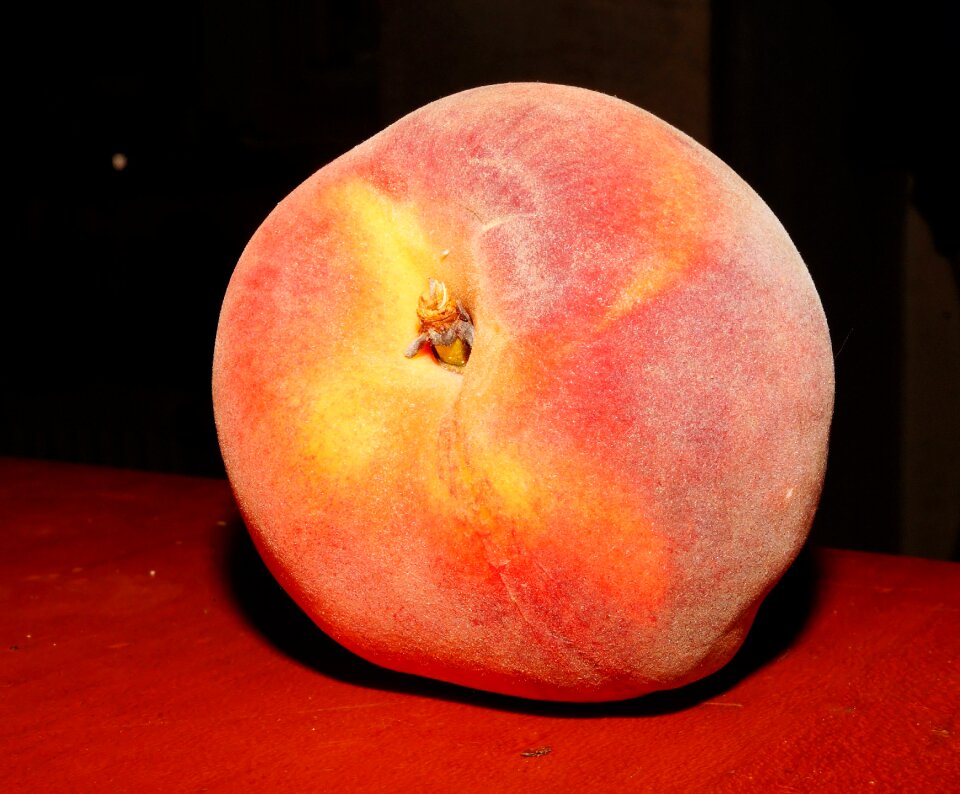 Peach prunus persica aromatic intense