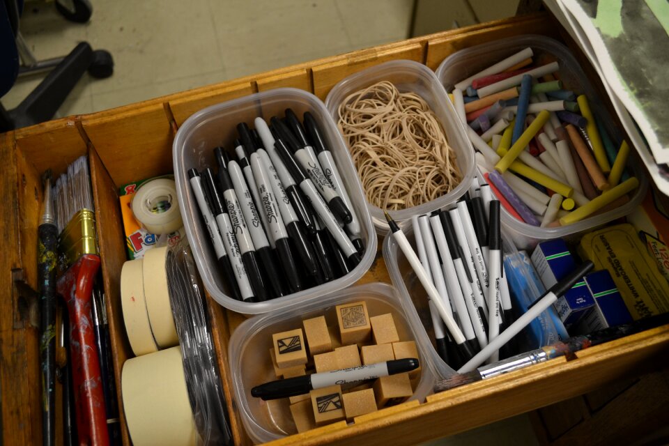 Desk art supplies supplies