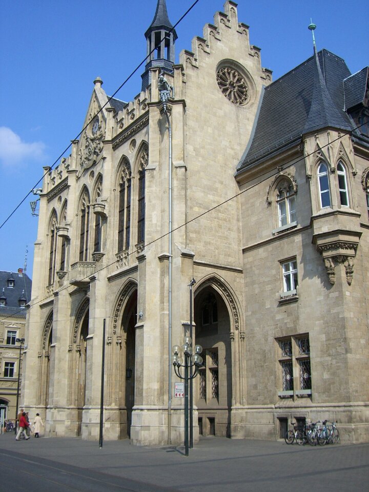 Building downtown historic town hall
