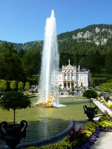 Fountain palace pond