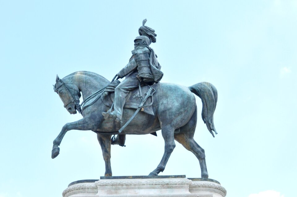Monument statue metal