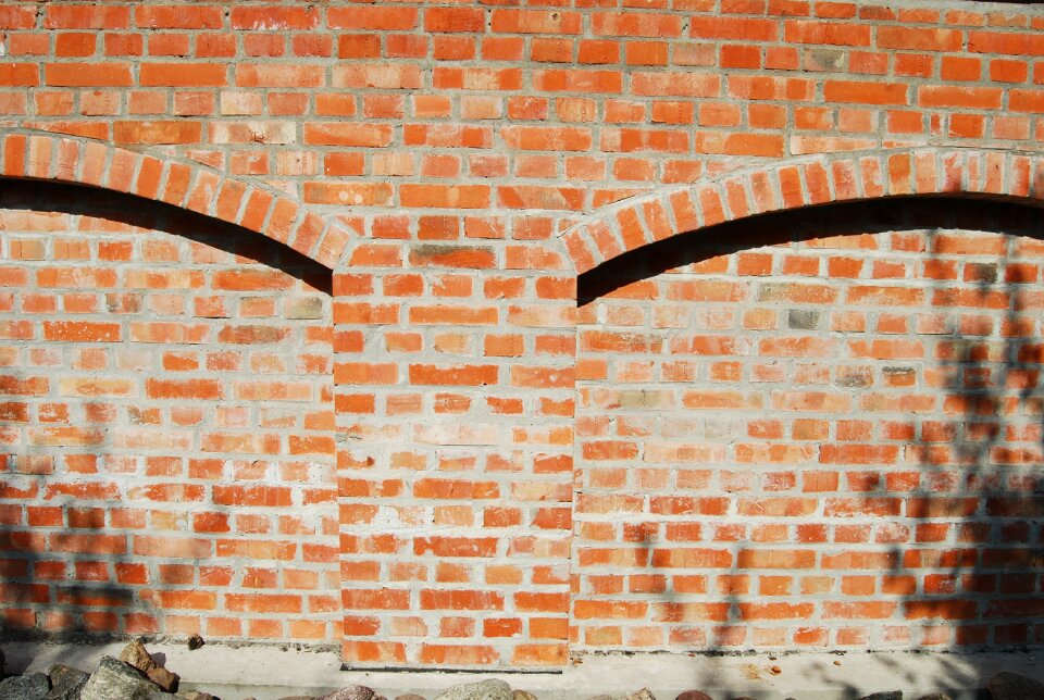 Lake dusia brick wall
