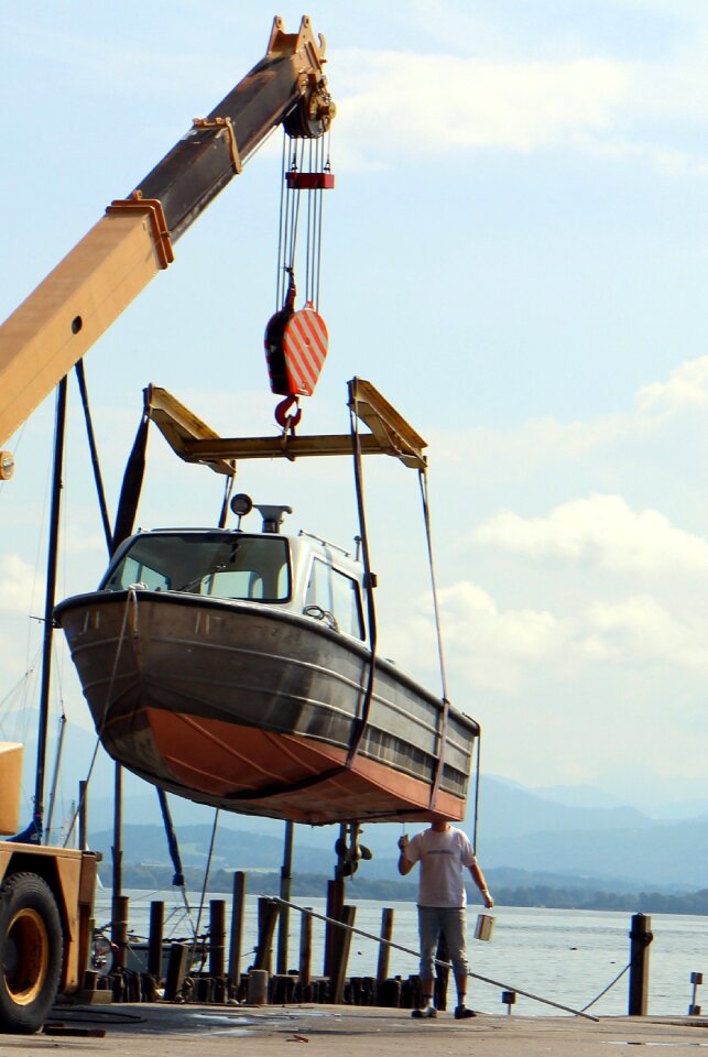 Boat crane port